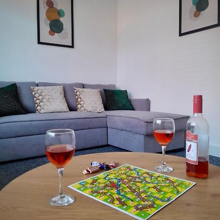3-Bed Home From Home, Sleeps 6, Great For Contractors, Close To Gulliver'S Valley Theme Park, Free Parking, Hot Tub, Couple Retreat Sheffield Exteriör bild