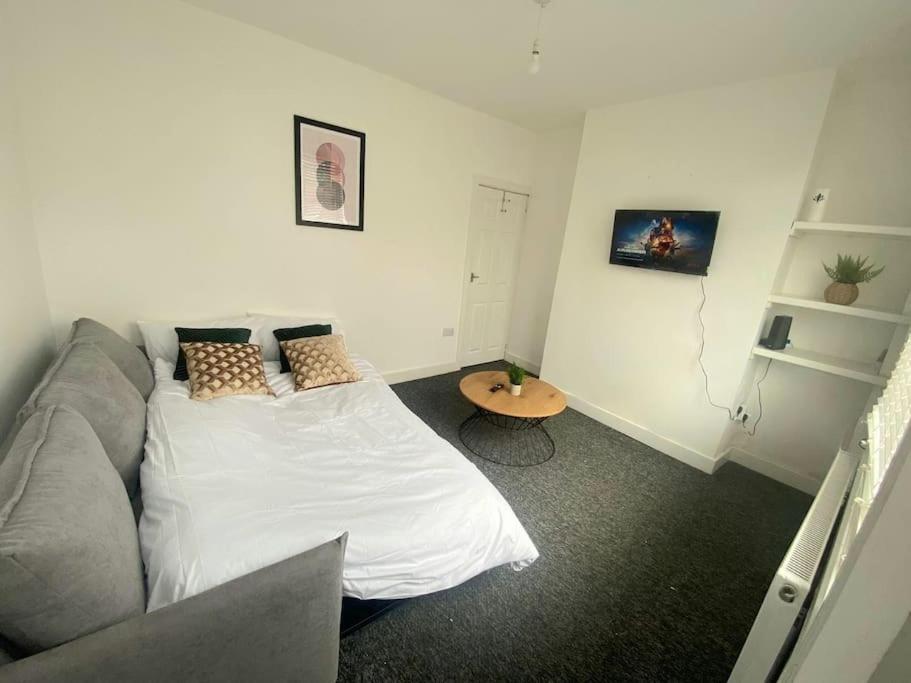 3-Bed Home From Home, Sleeps 6, Great For Contractors, Close To Gulliver'S Valley Theme Park, Free Parking, Hot Tub, Couple Retreat Sheffield Exteriör bild