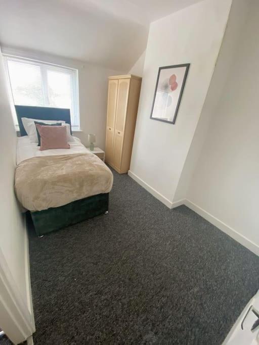 3-Bed Home From Home, Sleeps 6, Great For Contractors, Close To Gulliver'S Valley Theme Park, Free Parking, Hot Tub, Couple Retreat Sheffield Exteriör bild