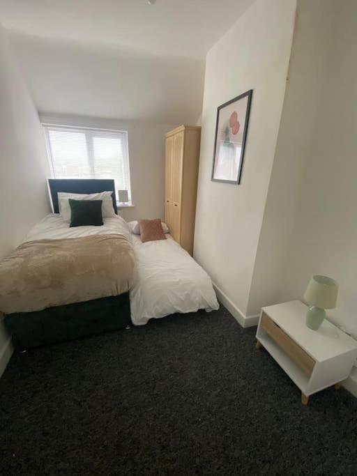 3-Bed Home From Home, Sleeps 6, Great For Contractors, Close To Gulliver'S Valley Theme Park, Free Parking, Hot Tub, Couple Retreat Sheffield Exteriör bild