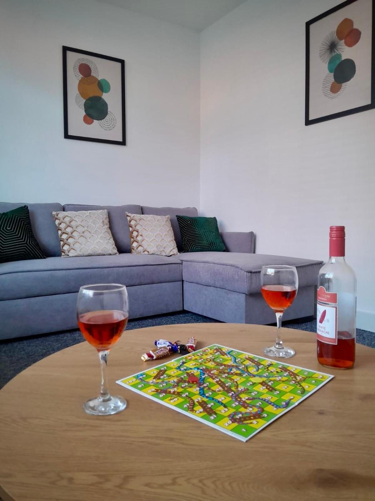 3-Bed Home From Home, Sleeps 6, Great For Contractors, Close To Gulliver'S Valley Theme Park, Free Parking, Hot Tub, Couple Retreat Sheffield Exteriör bild