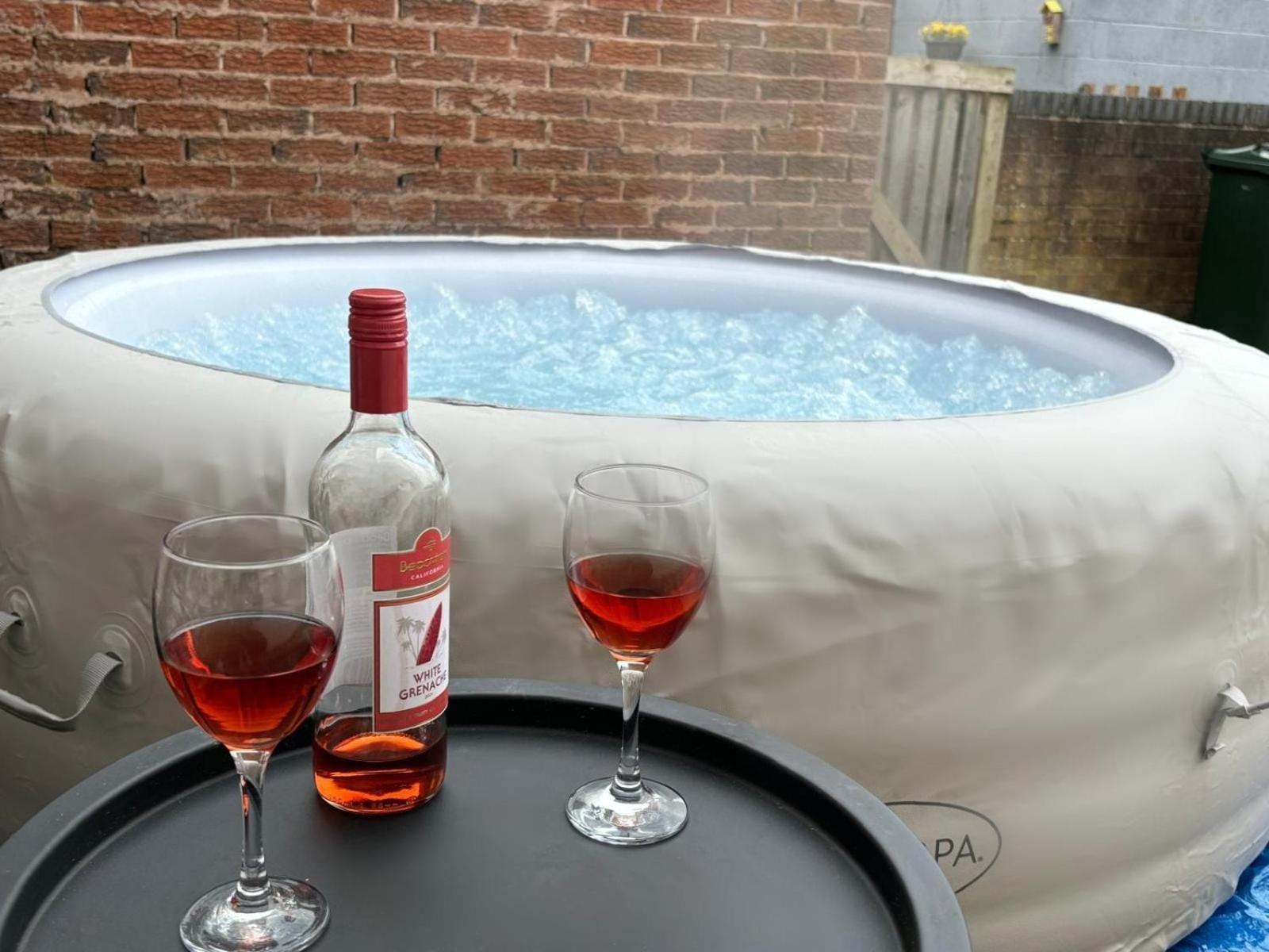 3-Bed Home From Home, Sleeps 6, Great For Contractors, Close To Gulliver'S Valley Theme Park, Free Parking, Hot Tub, Couple Retreat Sheffield Exteriör bild
