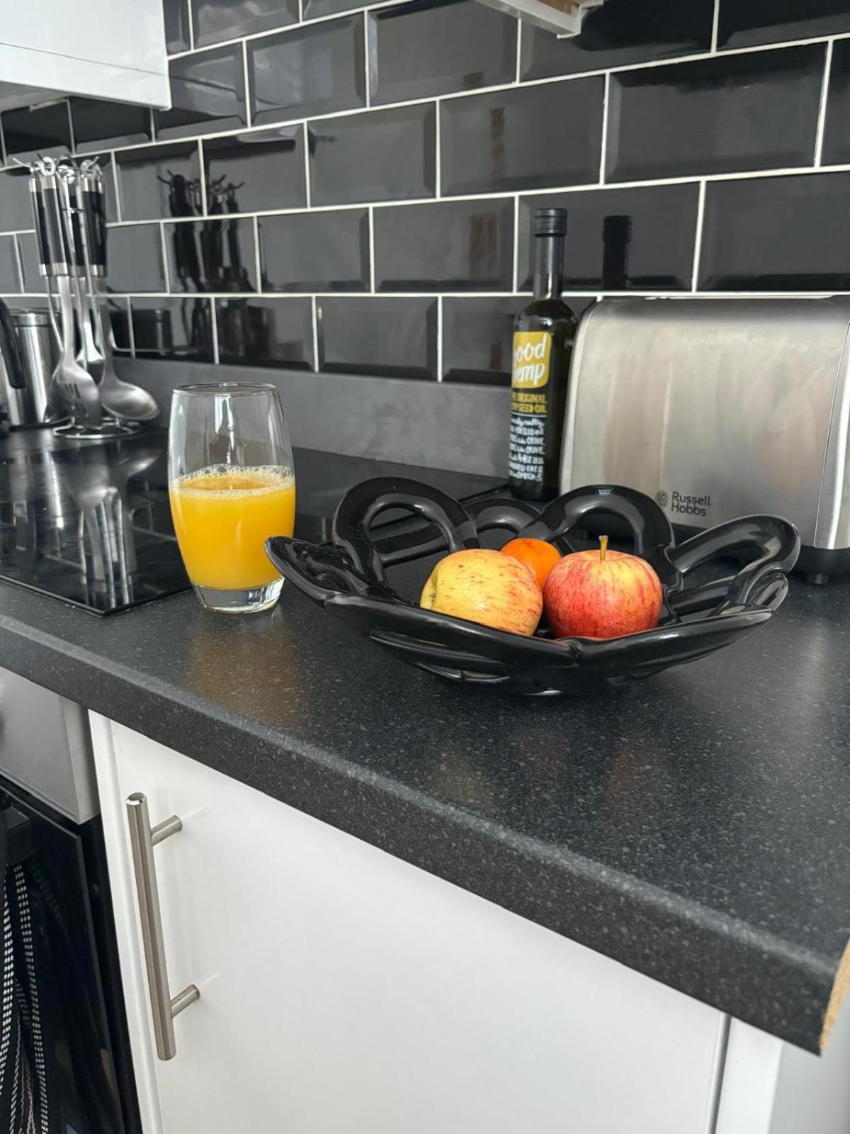 3-Bed Home From Home, Sleeps 6, Great For Contractors, Close To Gulliver'S Valley Theme Park, Free Parking, Hot Tub, Couple Retreat Sheffield Exteriör bild